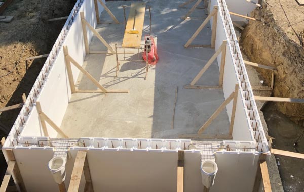 Costruire piscina interrata: le pareti